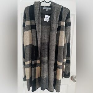 Absolutely Famous Checkered Cape in Black and Cream